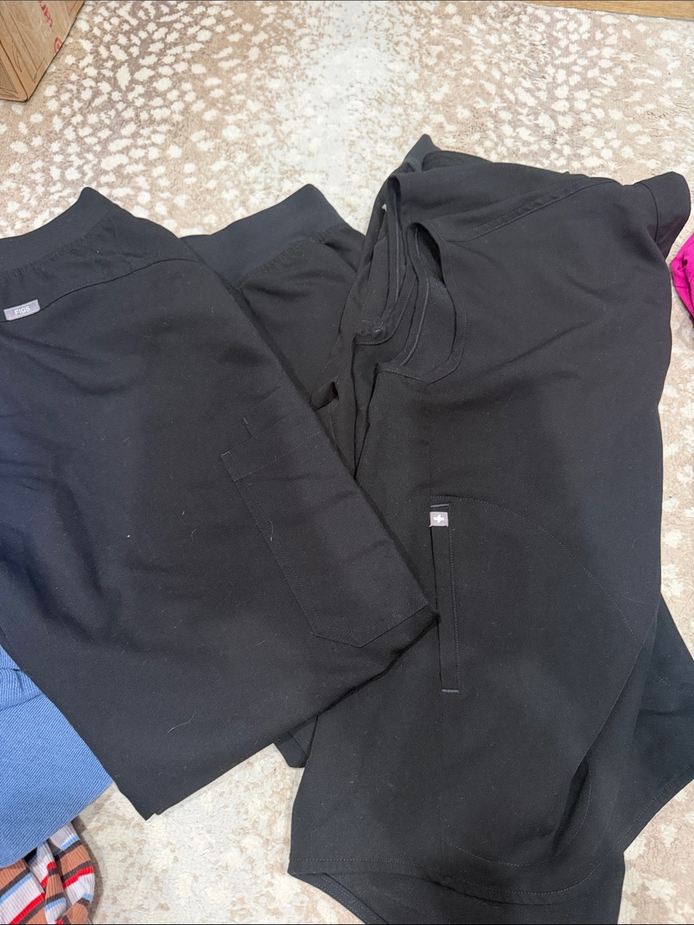 Figs Women's Black scrub set, 4 pieces
